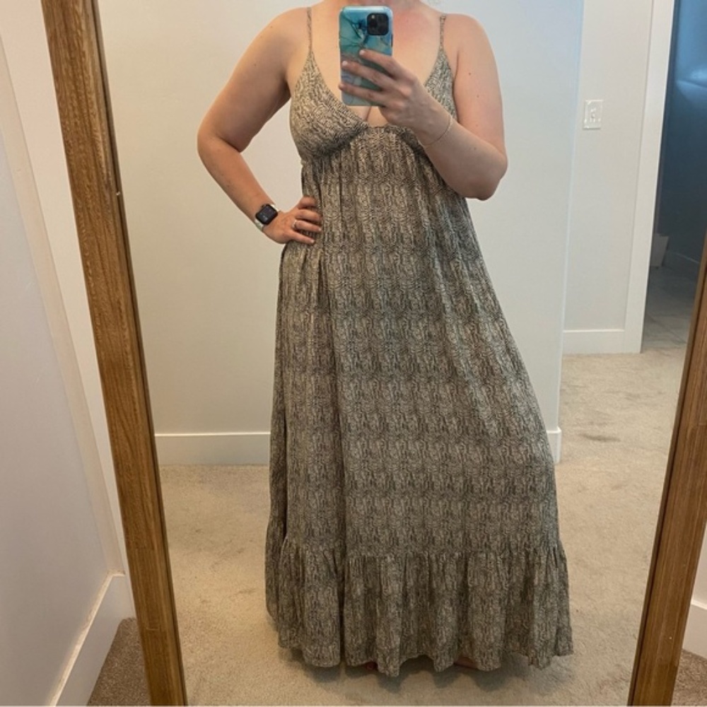 Flowy maxi dress with tie back